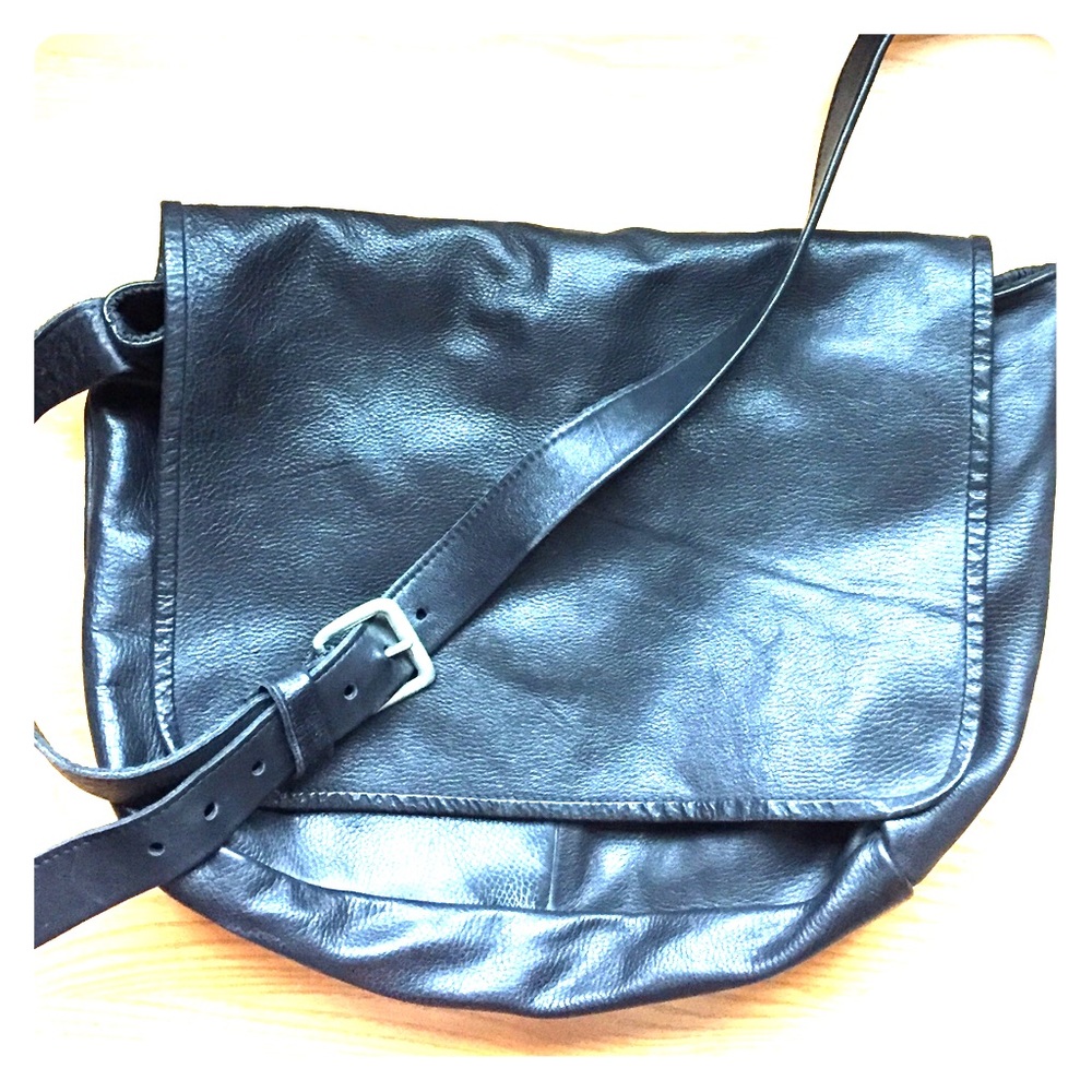 Large Black Pebble Leather Messenger Bag